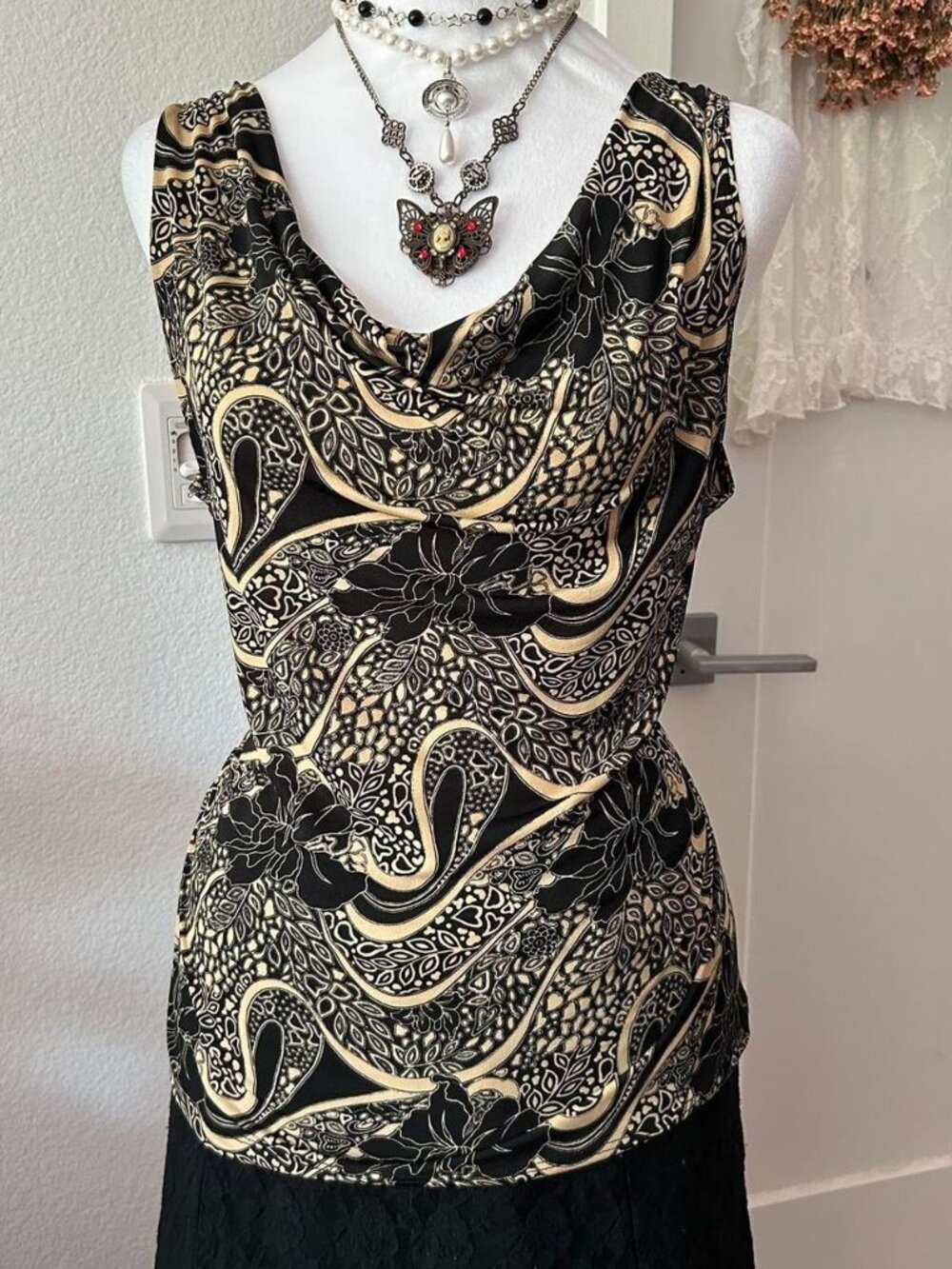 Y2K Zenobia USA Black and Tan Floral Print Tank Top